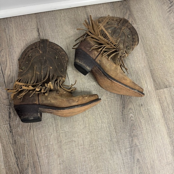 dingo Shoes - Dingo Western Ankle Boot Women’s 6.5 Brown Leather Fringe Distressed Studded